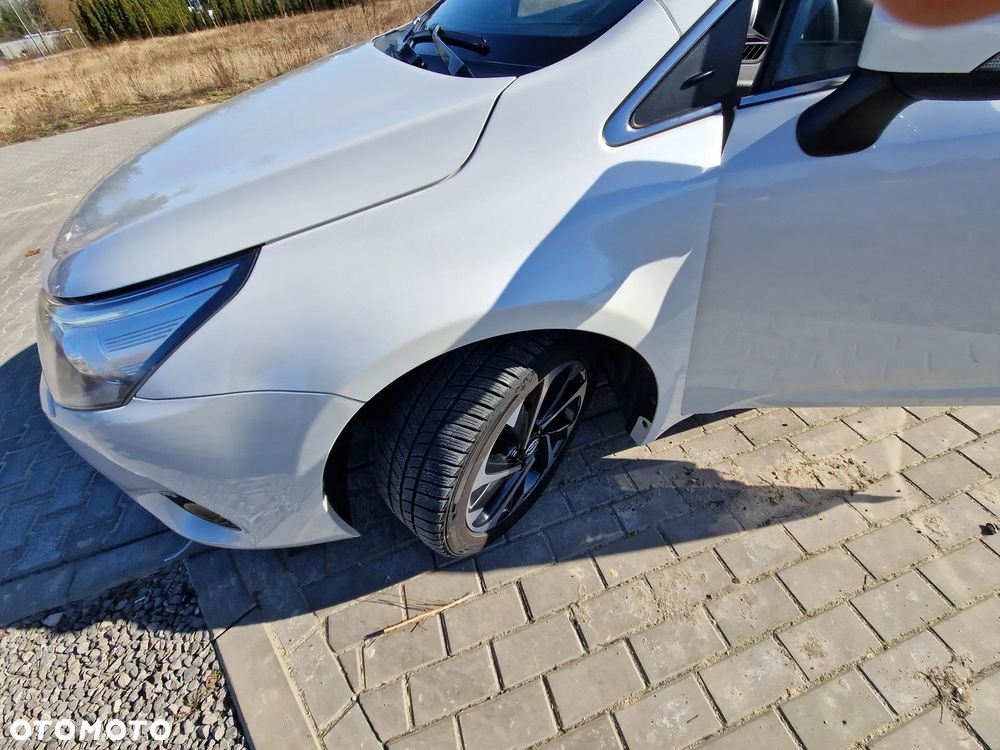 Toyota Avensis 1.8 Style MS - 3