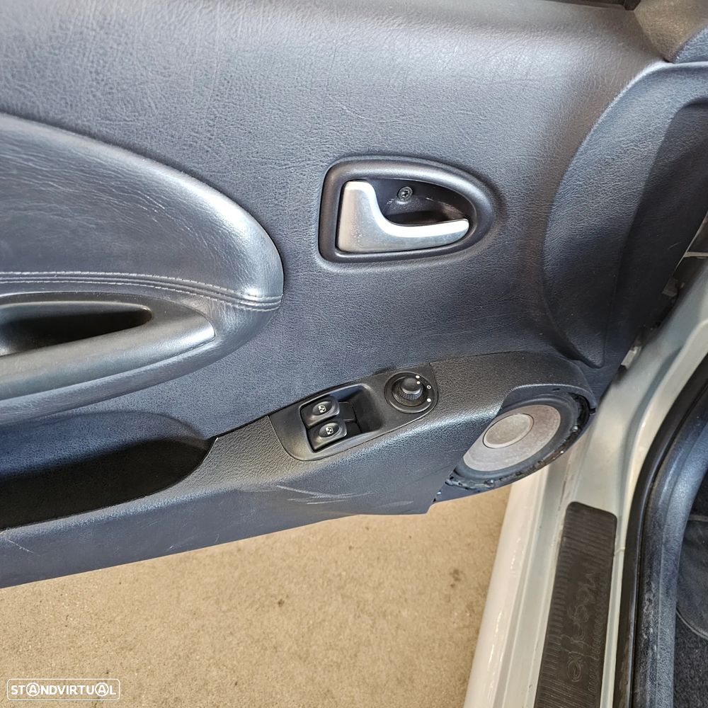 Renault Mégane Cabrio ver-1-4-16v-privil-ge - 21