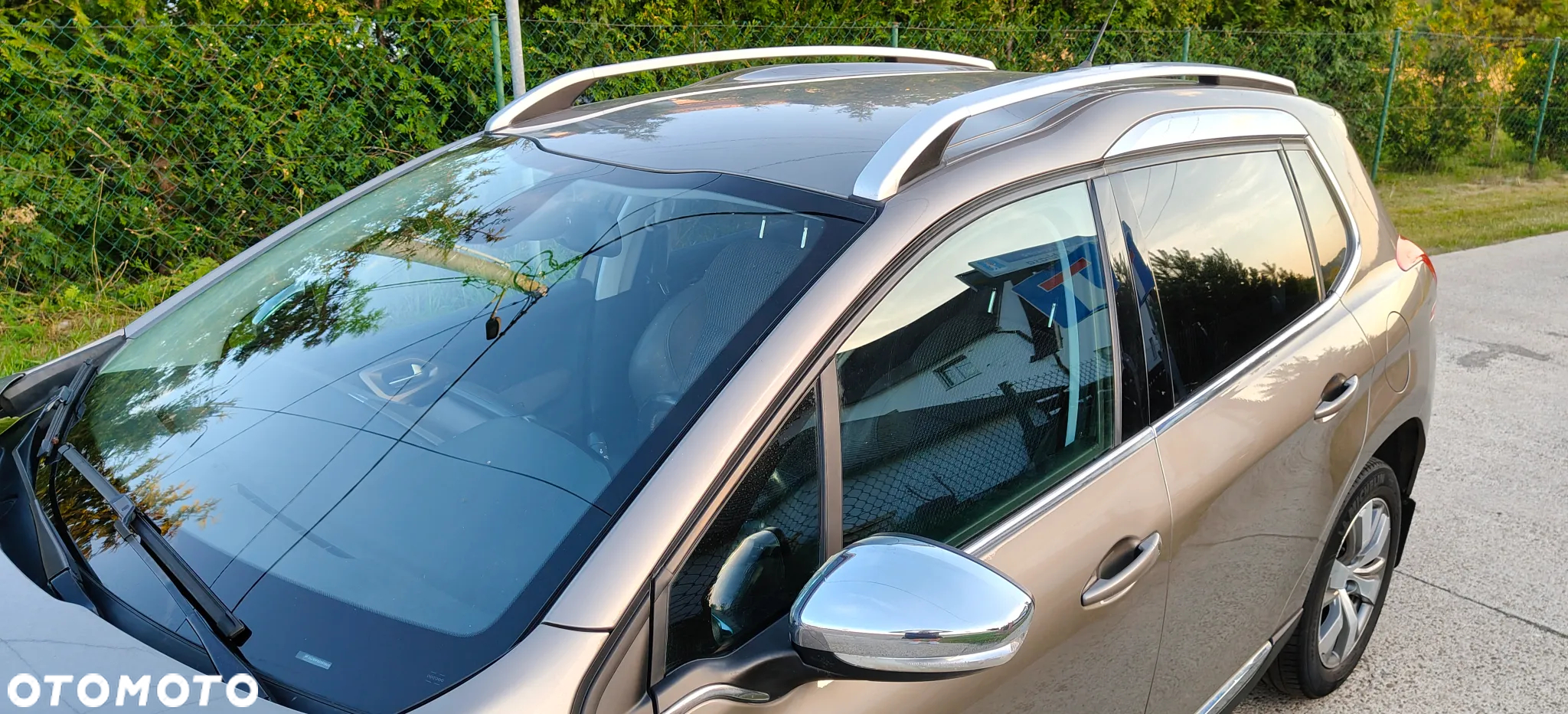 Peugeot 2008 1.6 e-HDi Allure S&S - 10