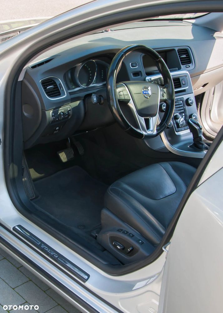Volvo V60 T5 Drive-E Momentum - 16