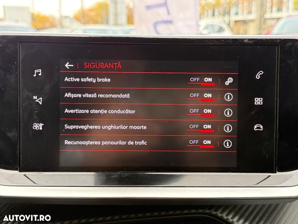 Peugeot 2008 1.2 L PureTech STT EAT8 GT Line - 13