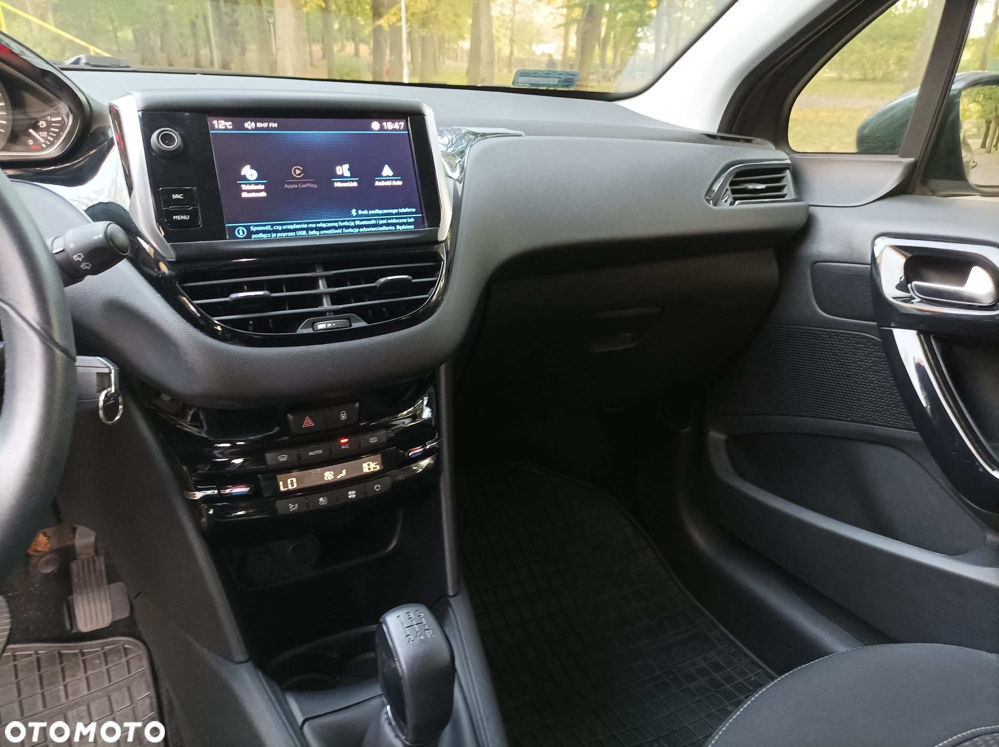 Peugeot 208 - 5