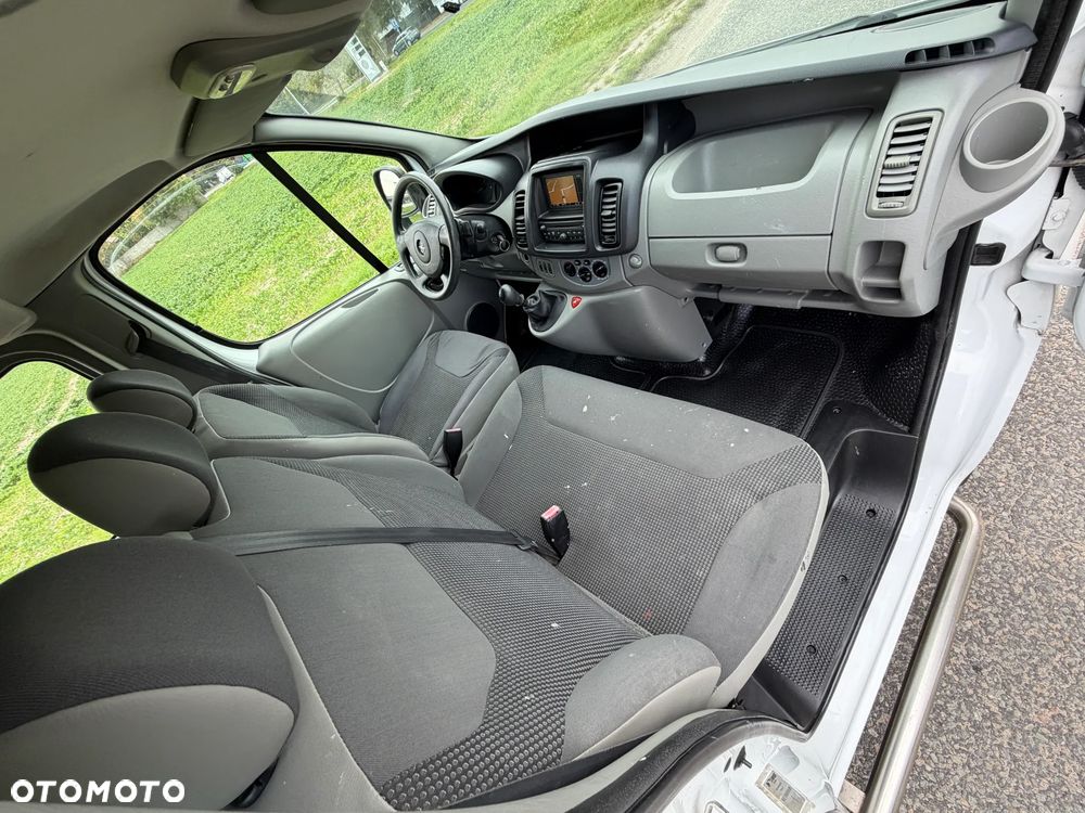 Opel Vivaro * 2.0 / 115KM * L2H1 / Long * Brygadówka / DOKA * 6 Osób * - 34