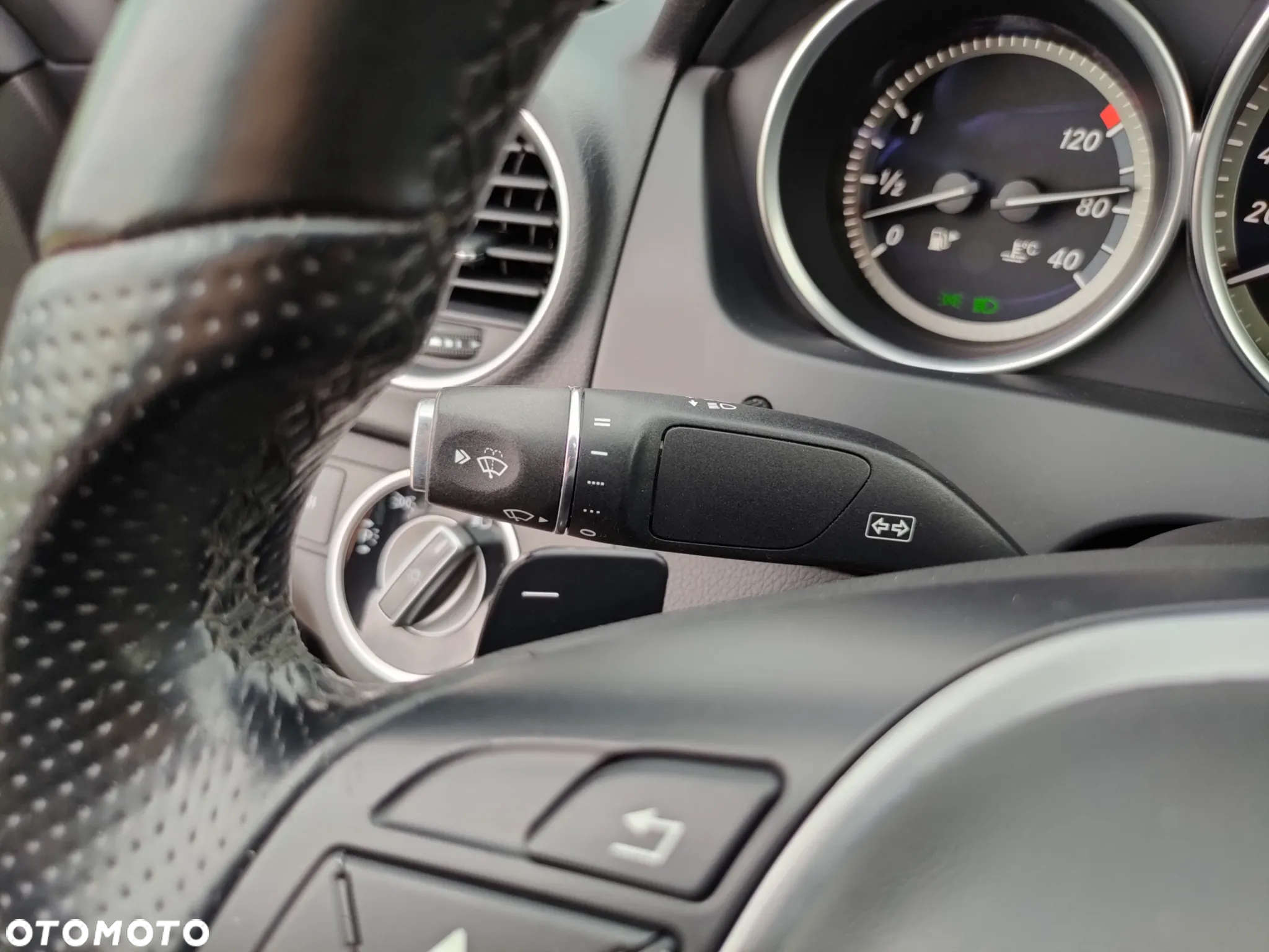 Mercedes-Benz Klasa C 250 CGI BlueEff Avantgarde - 7