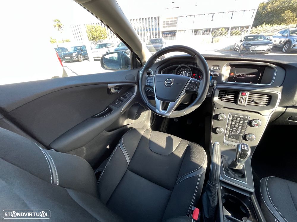 Volvo V40 2.0 D3 Momentum - 40
