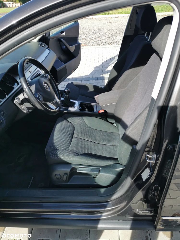 Volkswagen Passat 2.0 TDI Comfortline - 11