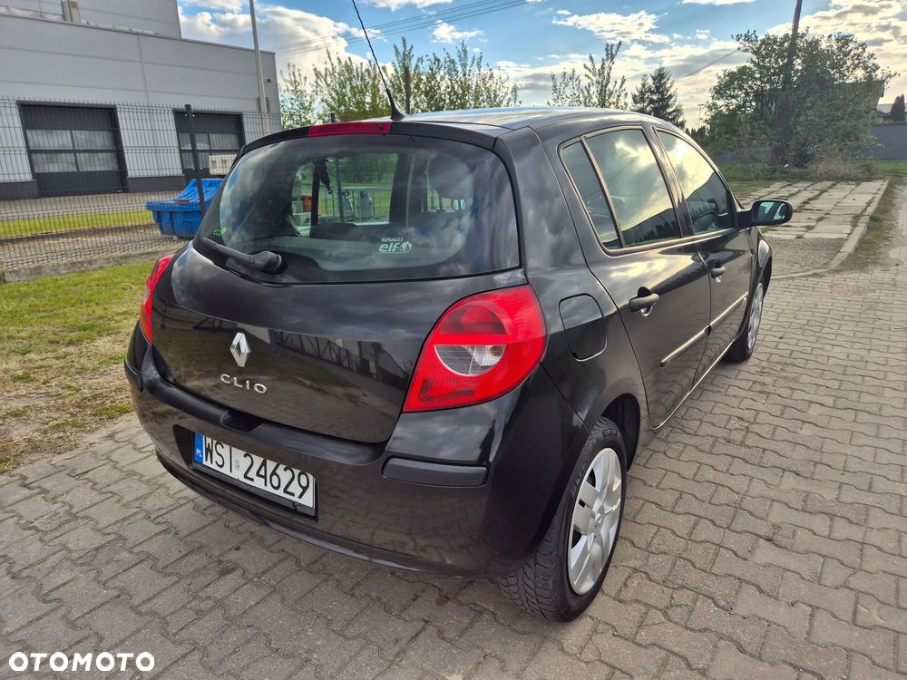 Renault Clio 1.5 dCi Alize - 8