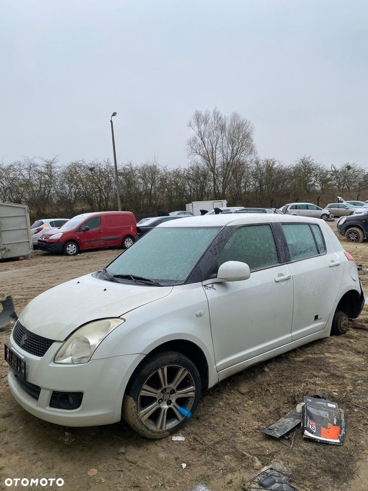 119/Suzuki Swift 4/ na części - 1