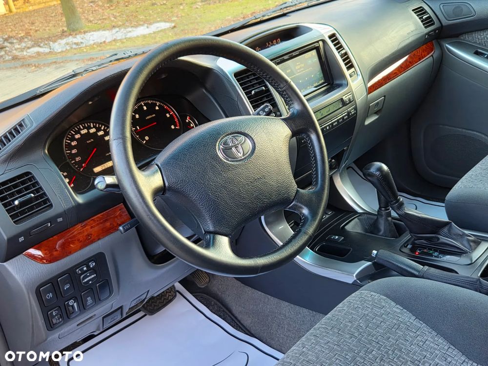 Toyota Land Cruiser - 24