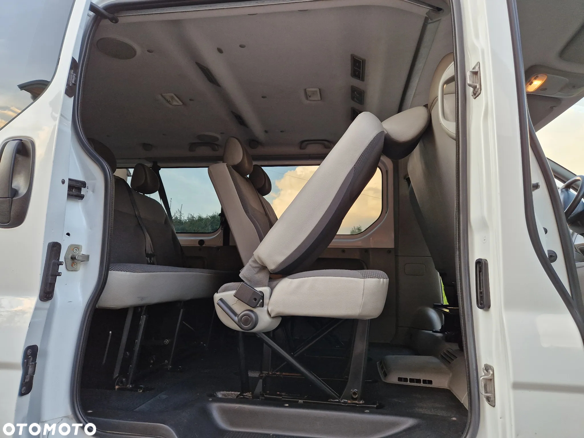 Opel Vivaro - 14