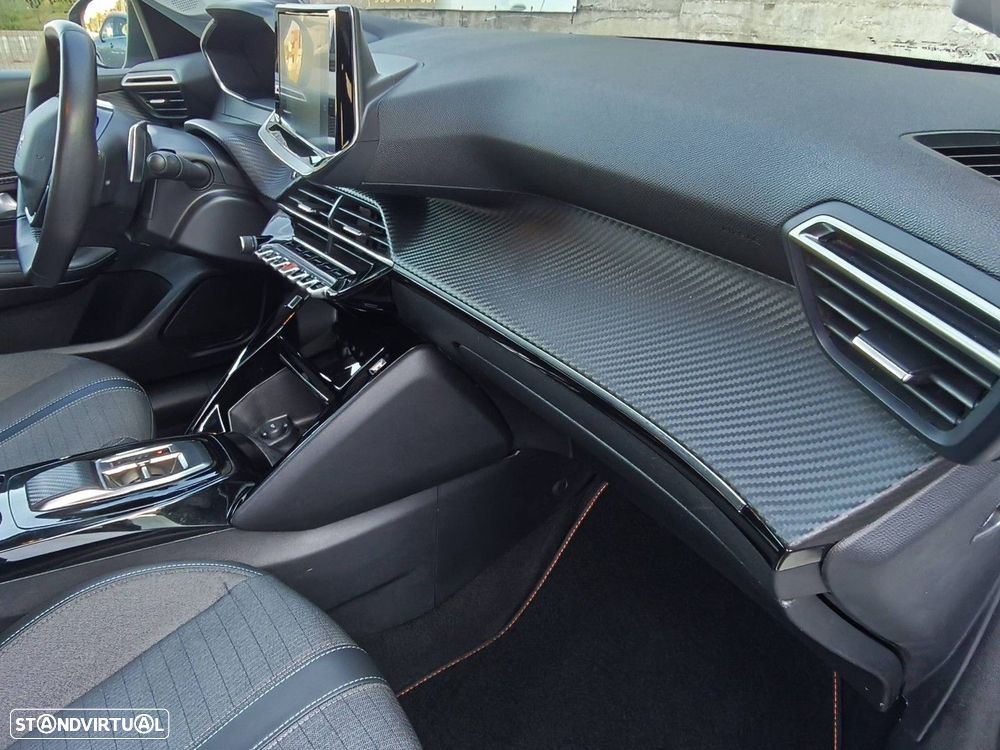 Peugeot 208 PureTech 100 EAT8 Allure - 12