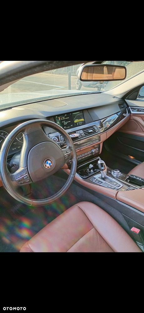 BMW Seria 5 528i xDrive Luxury Line - 2