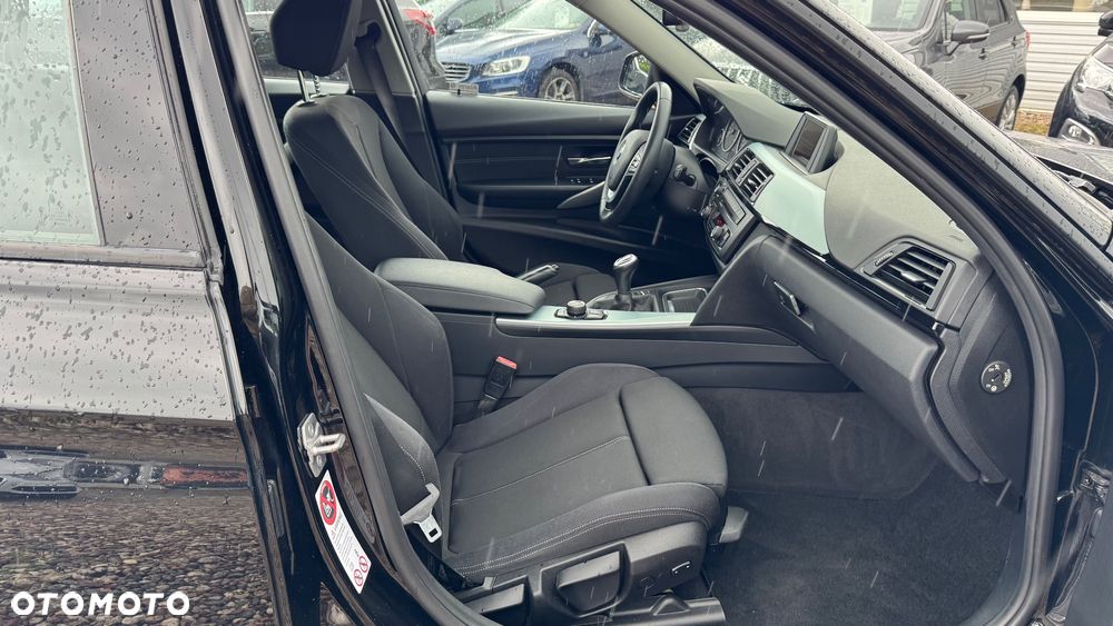 BMW Seria 3 318d Sport Line - 29