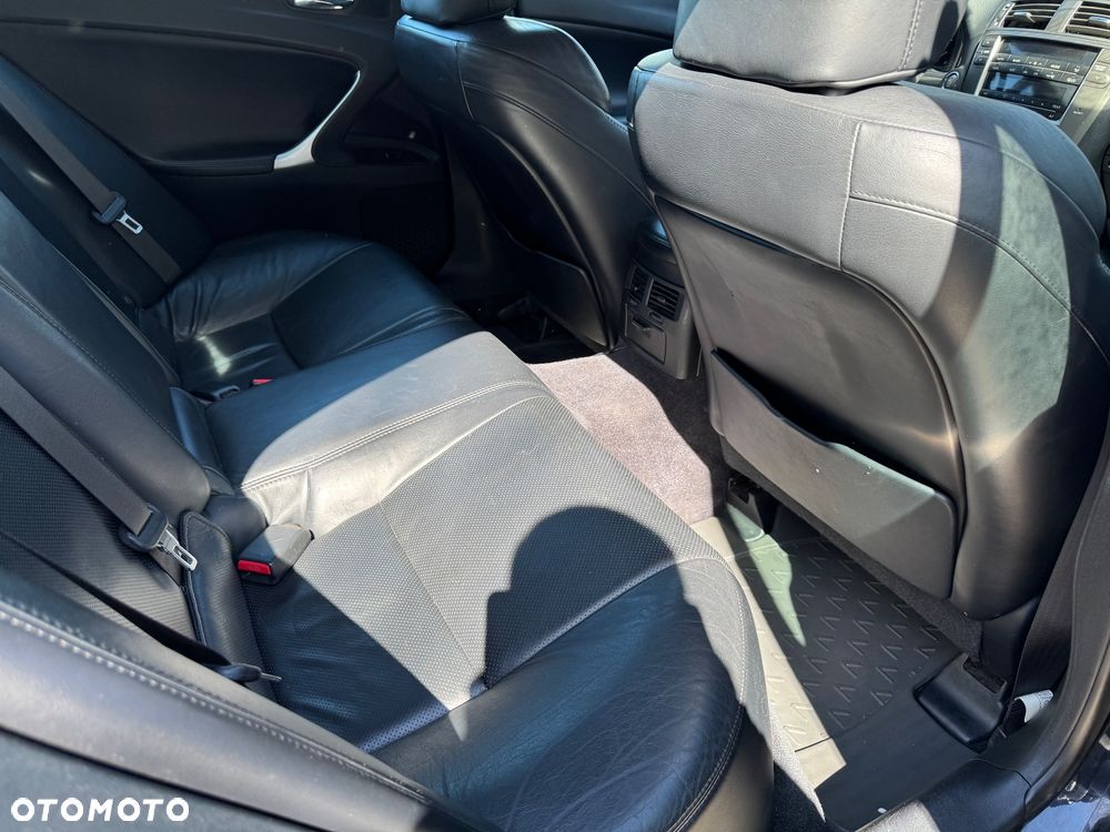 Lexus IS 220 D Prestige - 11