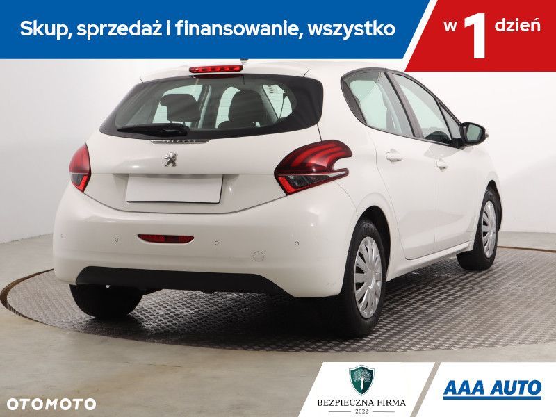 Peugeot 208 - 6