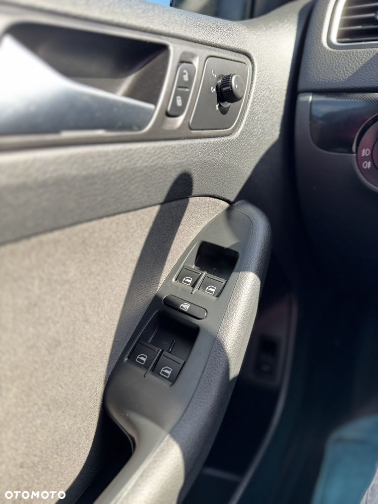 Volkswagen Jetta 1.2 TSI Comfortline - 23