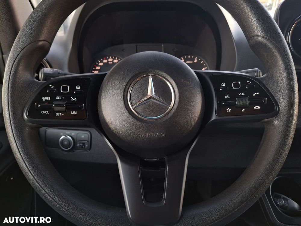 Mercedes-Benz Sprinter - 22