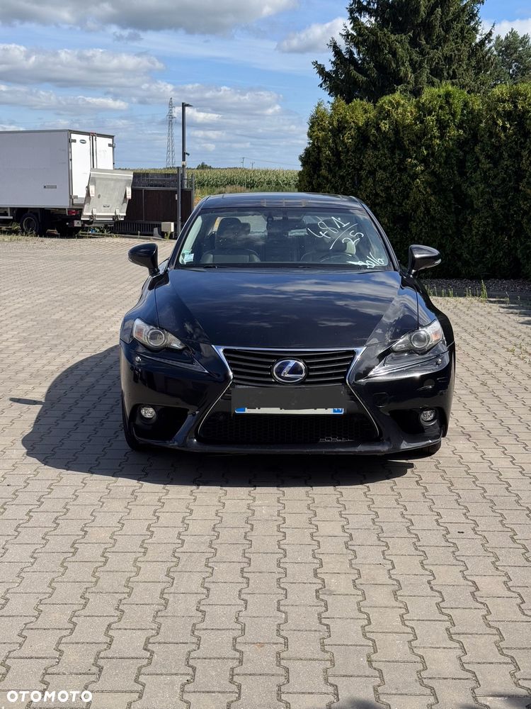 Lexus IS - 12