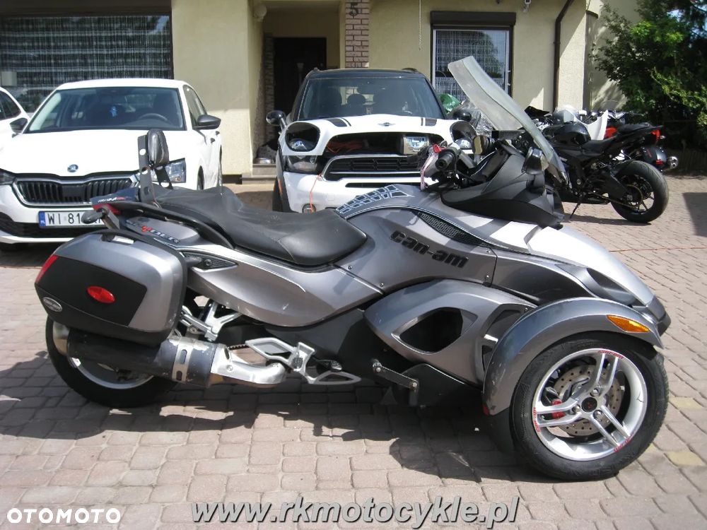 Can-Am Spyder - 2