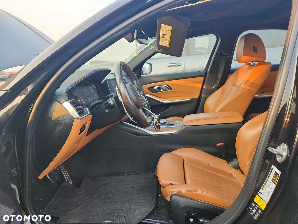 BMW Seria 3 330i xDrive Edition M Sport Shadow - 7