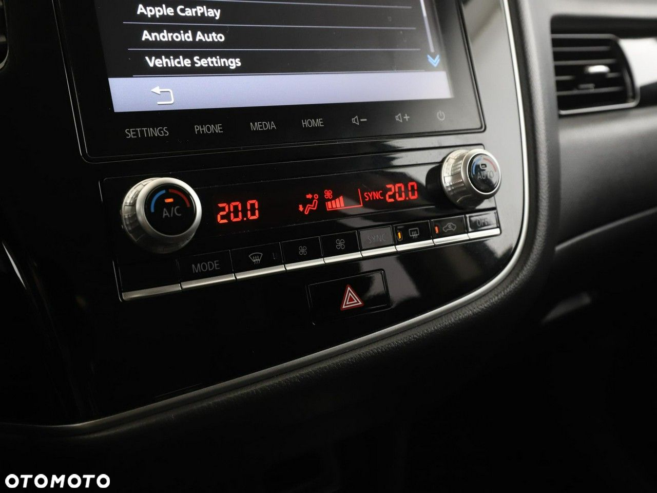 Mitsubishi Outlander - 26