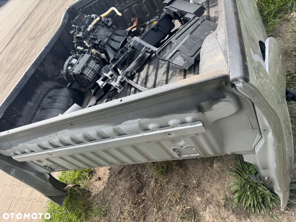 Toyota hilux 8 VIII 2015- klapa bagażnika burta paka ładunkowa klamka z kamerą wszystkie części - 8