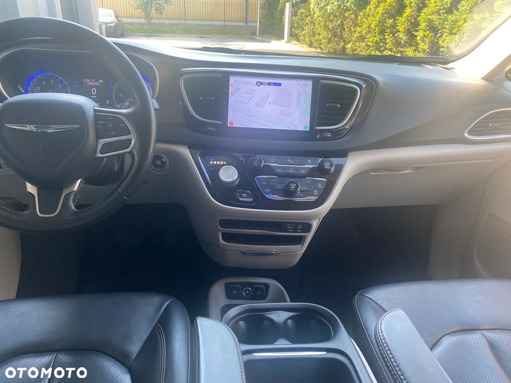 Chrysler Pacifica - 17