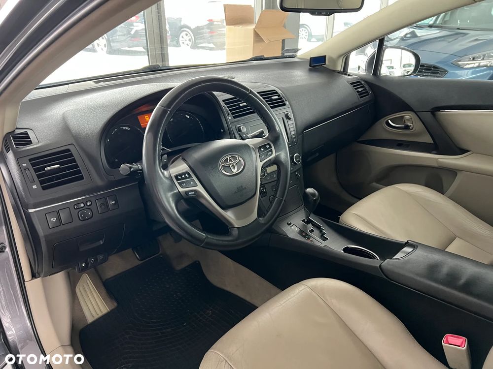 Toyota Avensis 2.0 Prestige NAVI MS - 19