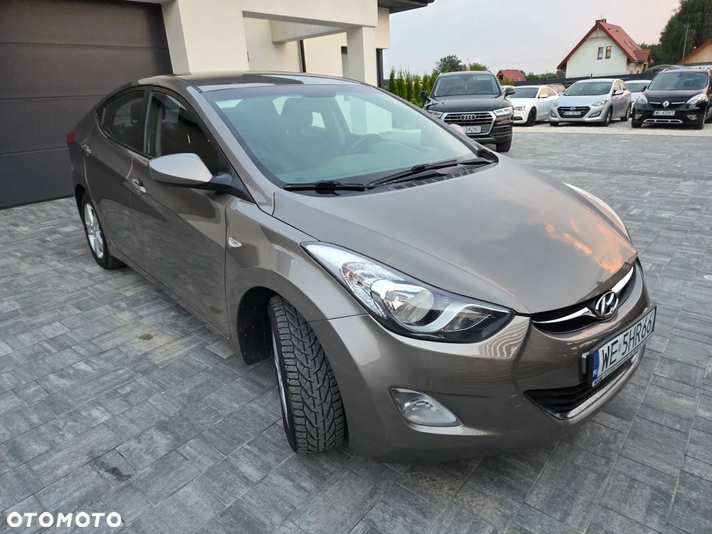 Hyundai Elantra 1.6 Comfort - 4