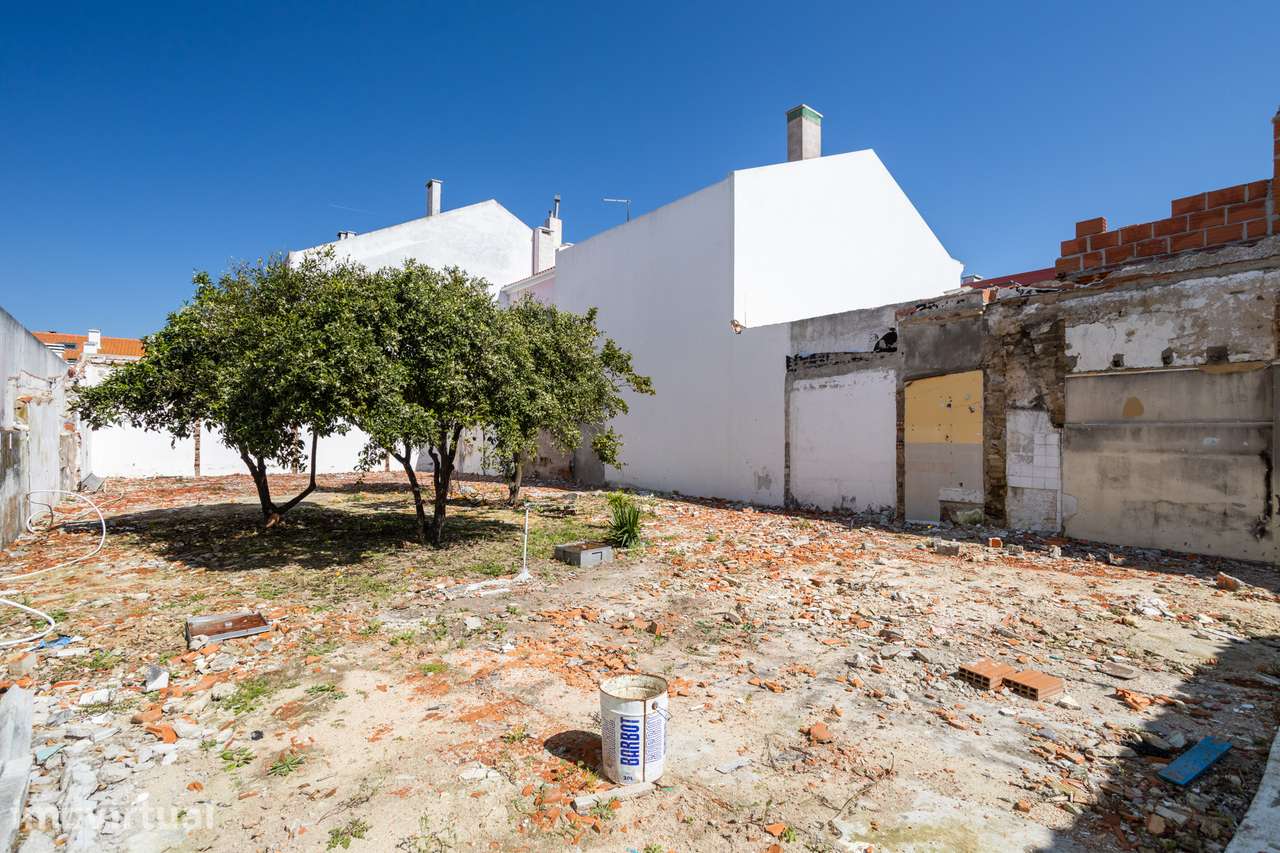 Prédio com Jardim e 6 Quartos: Oportunidade de Reabilitação com Potenc - Grande imagem: 5/11