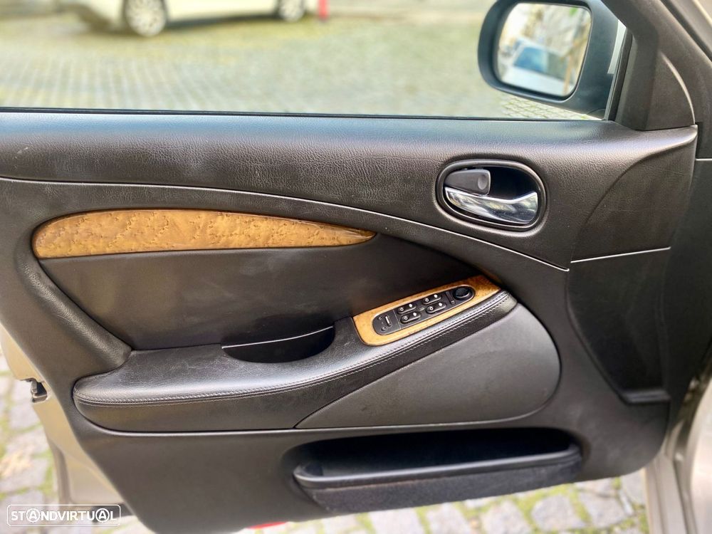 Jaguar S-Type 3.0 V6 Executive Auto. - 17