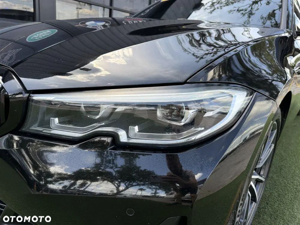 BMW Seria 3 330i xDrive M Sport - 28