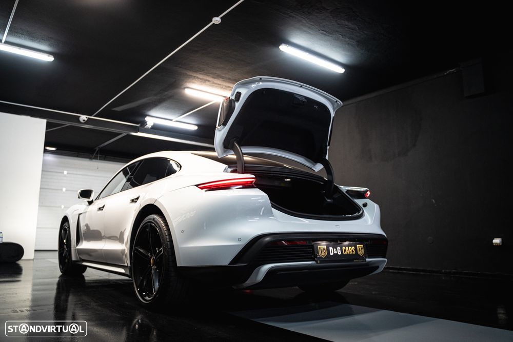 Porsche Taycan Turbo - 29