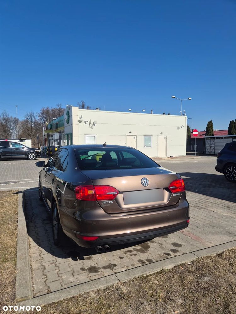 Volkswagen Jetta 2.0 TDI Highline - 4