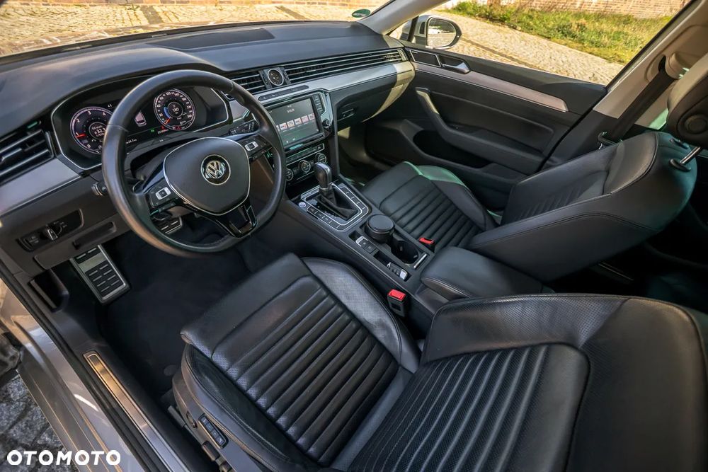 Volkswagen Passat 2.0 TDI SCR 4Motion DDG Highline - 17