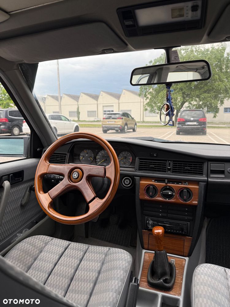 Mercedes-Benz W201 (190) - 19