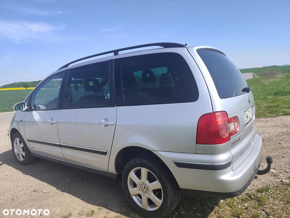 Volkswagen Sharan 1.9 TDI Highline Tiptr - 4