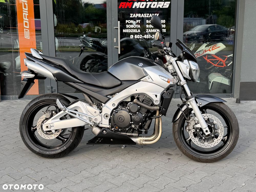 Suzuki GSR - 3