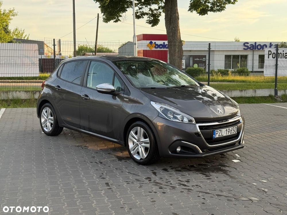 Peugeot 208 - 1