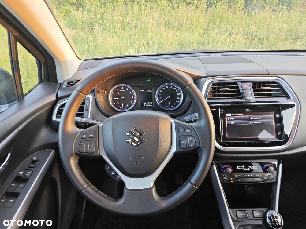 Suzuki SX4 S-Cross 1.0 T Premium - 27