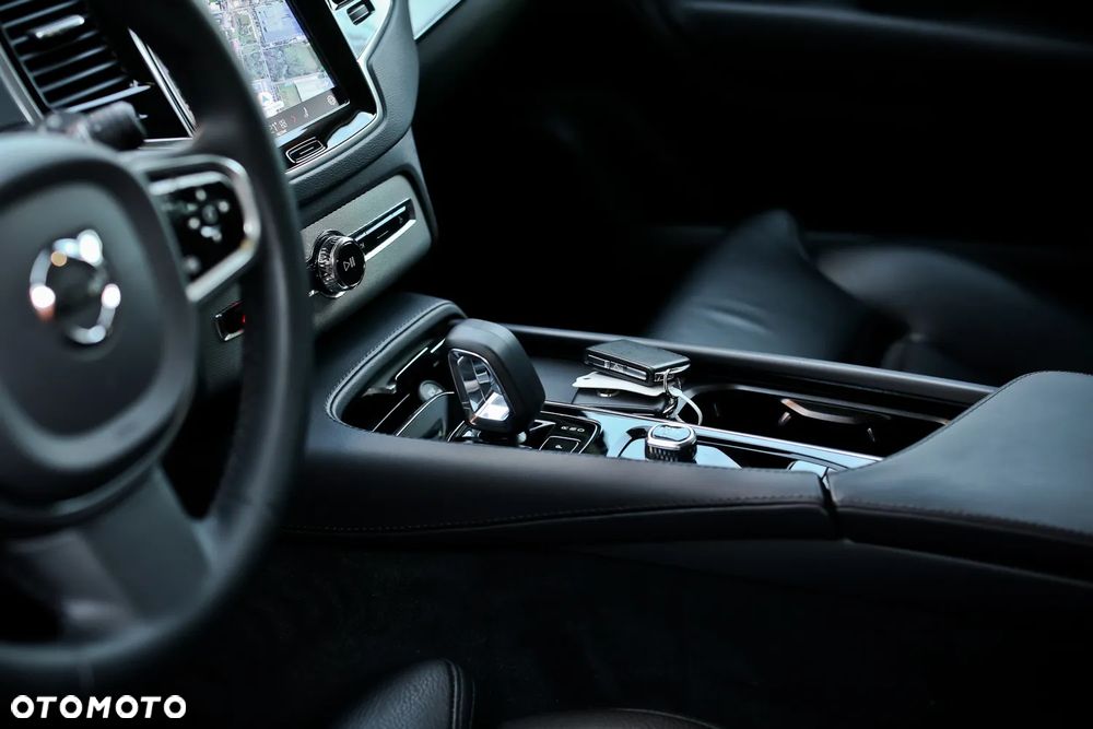 Volvo XC 90 B5 D AWD R-Design 7os - 32