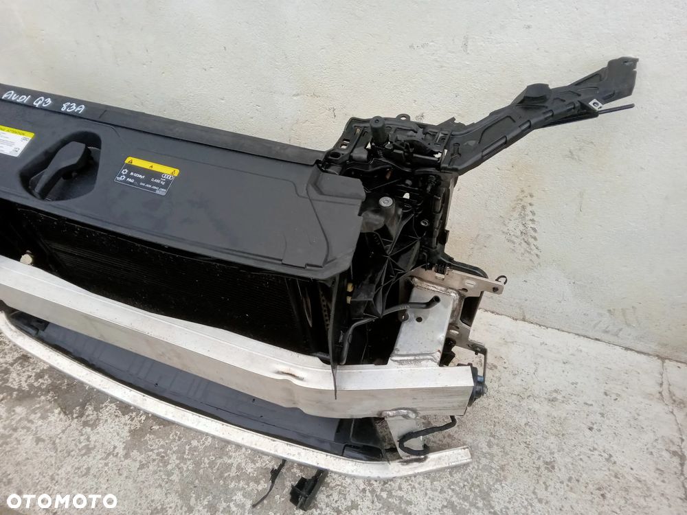 AUDI Q3 II 83A  - PAS PRZEDNI CHŁODNICE WENTYLA - 4