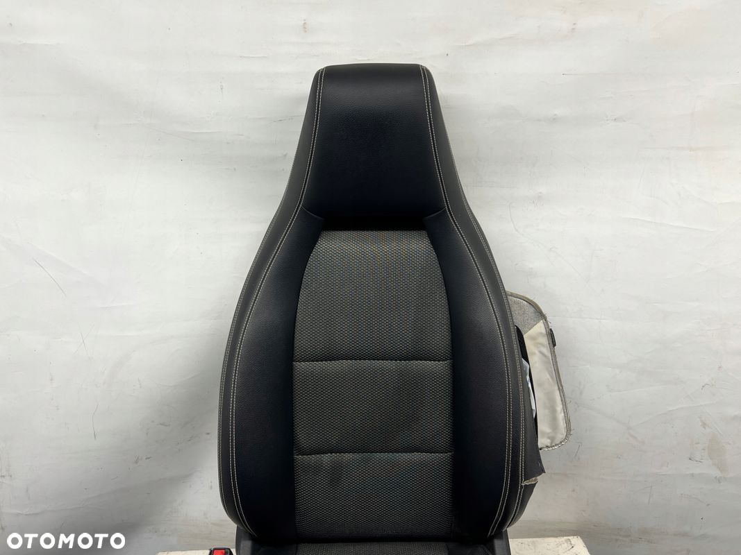 Mercedes-Benz CLA 180D X117 fotel lewy kierowcy - 2