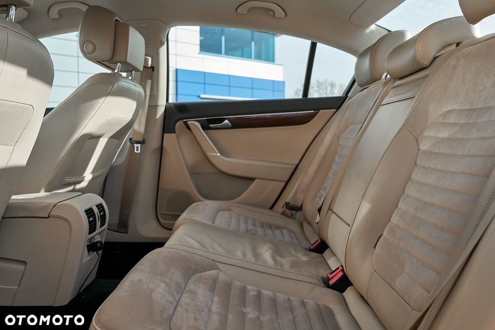 Volkswagen Passat 2.0 TDI 4Mot Highline DSG - 11