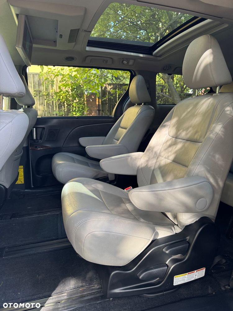 Toyota Sienna - 10