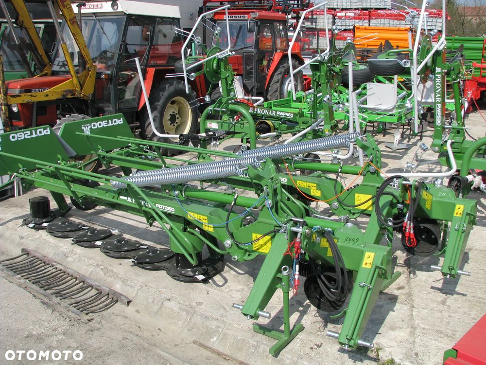 Pronar Kosiarka dyskowa Pronar PDT300, PDK220, KOWALSKI Z030/1, Z030/2, Z030/3, Kosiarka rotacyjna 1,65-1,85-2,1m Kowalski, Tad-Len, Wirax, Lisicki,(hydrauliczne i z roztrząsaczem pokosów), Kosiarka bijakowa-mulczer 1,55-1,6-1,75-1,95-2,0m Kowalski, Grass-Rol, Stark, Pomarol (przesów hydrauliczny, pentagraf, do koszenia rowów) Kosiarka sadownicza-rozdrabniacz 1,2-1,4-1,6-1,8-2,0m Tad-Len, Ditta-Seria - 5