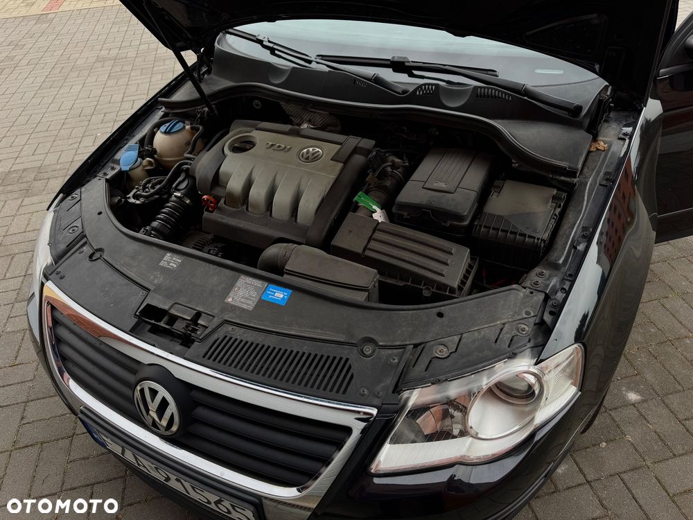 Volkswagen Passat 1.9 TDI Comfortline - 24
