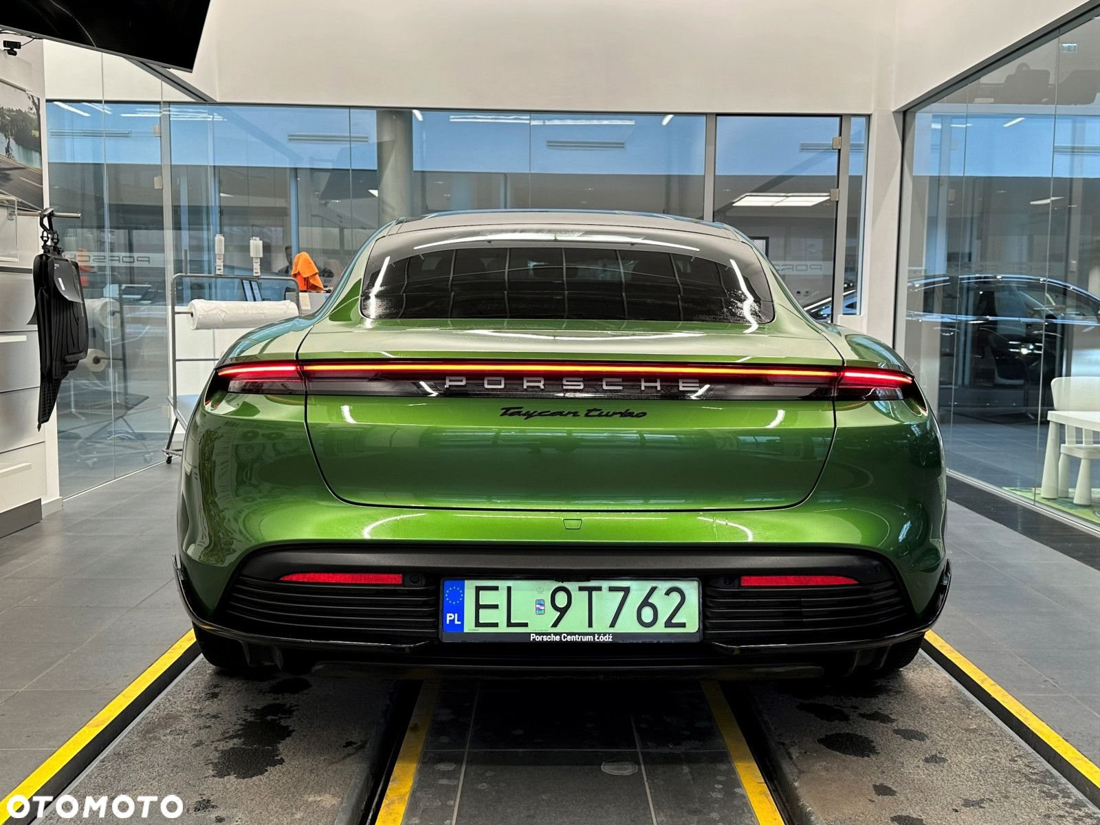 Porsche Taycan - 7