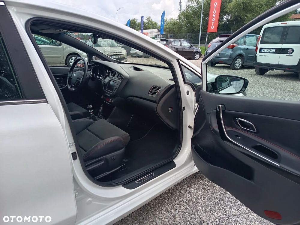 Kia Ceed 1.6 T-GDI GT - 36