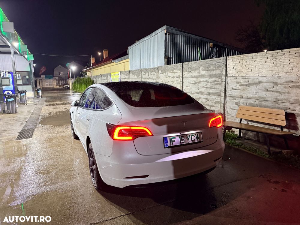 Tesla Model 3 - 3